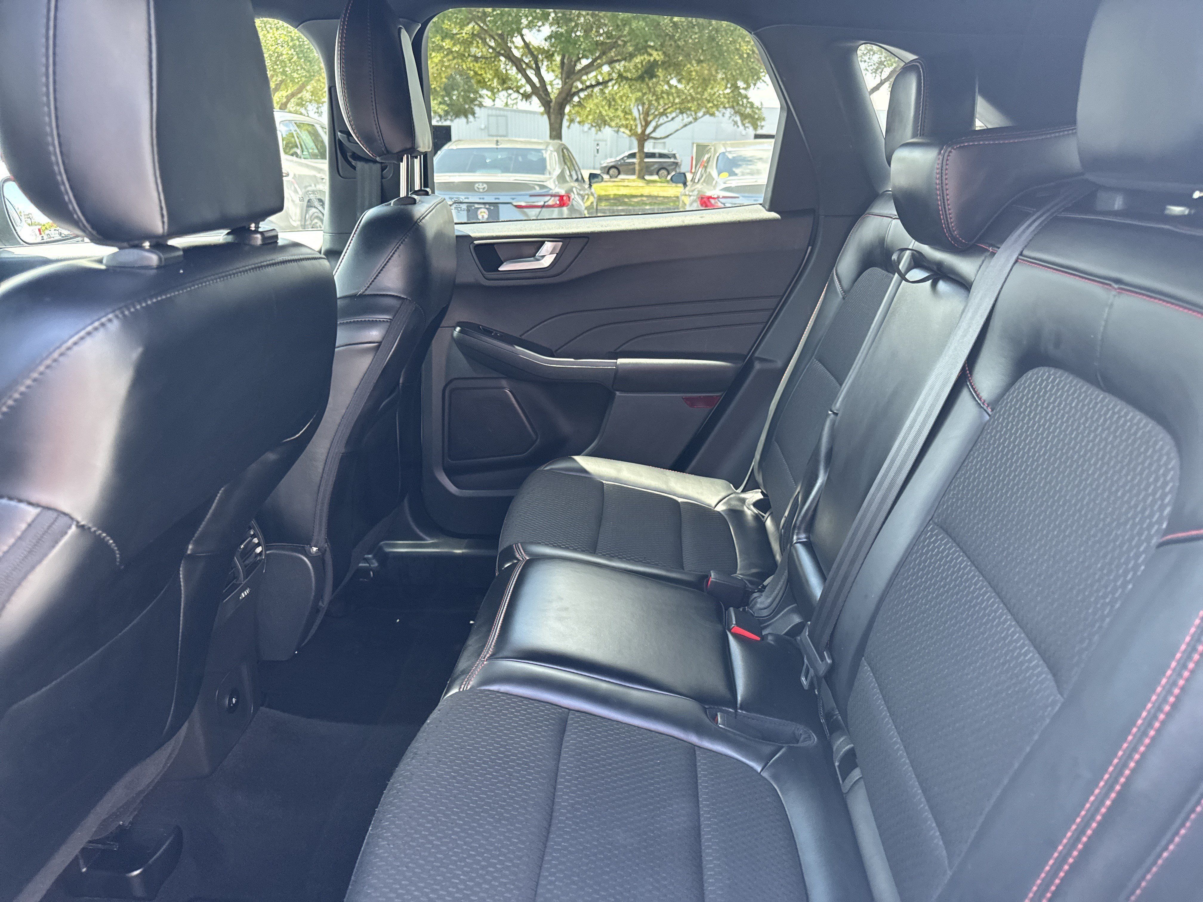 Used 2025 Ford Escape ST-Line Select AWD/4WD image 23