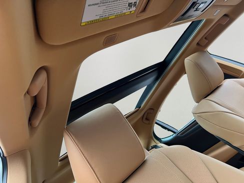 New 2025 Lexus ES 350 Ultra Luxury image 4