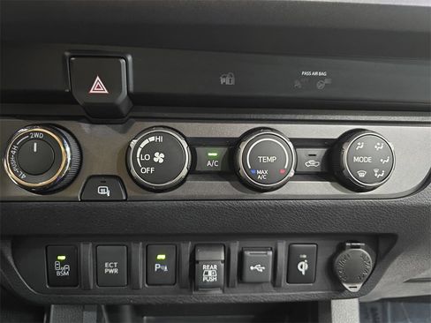 Used 2020 Toyota Tacoma TRD Off-Road image 26