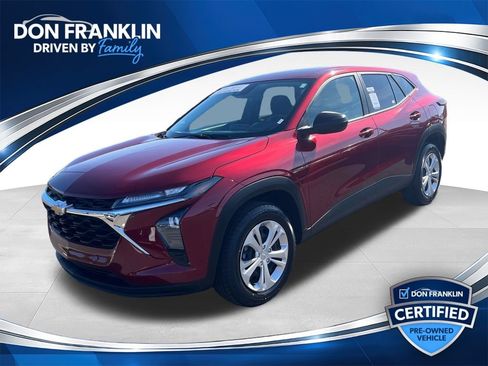 Used 2025 Chevrolet Trax LS FWD image 1