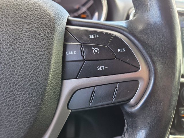 Used 2020 Jeep Grand Cherokee Laredo w/ 18" Wheel & 8.4" Radio Group RWD image 20