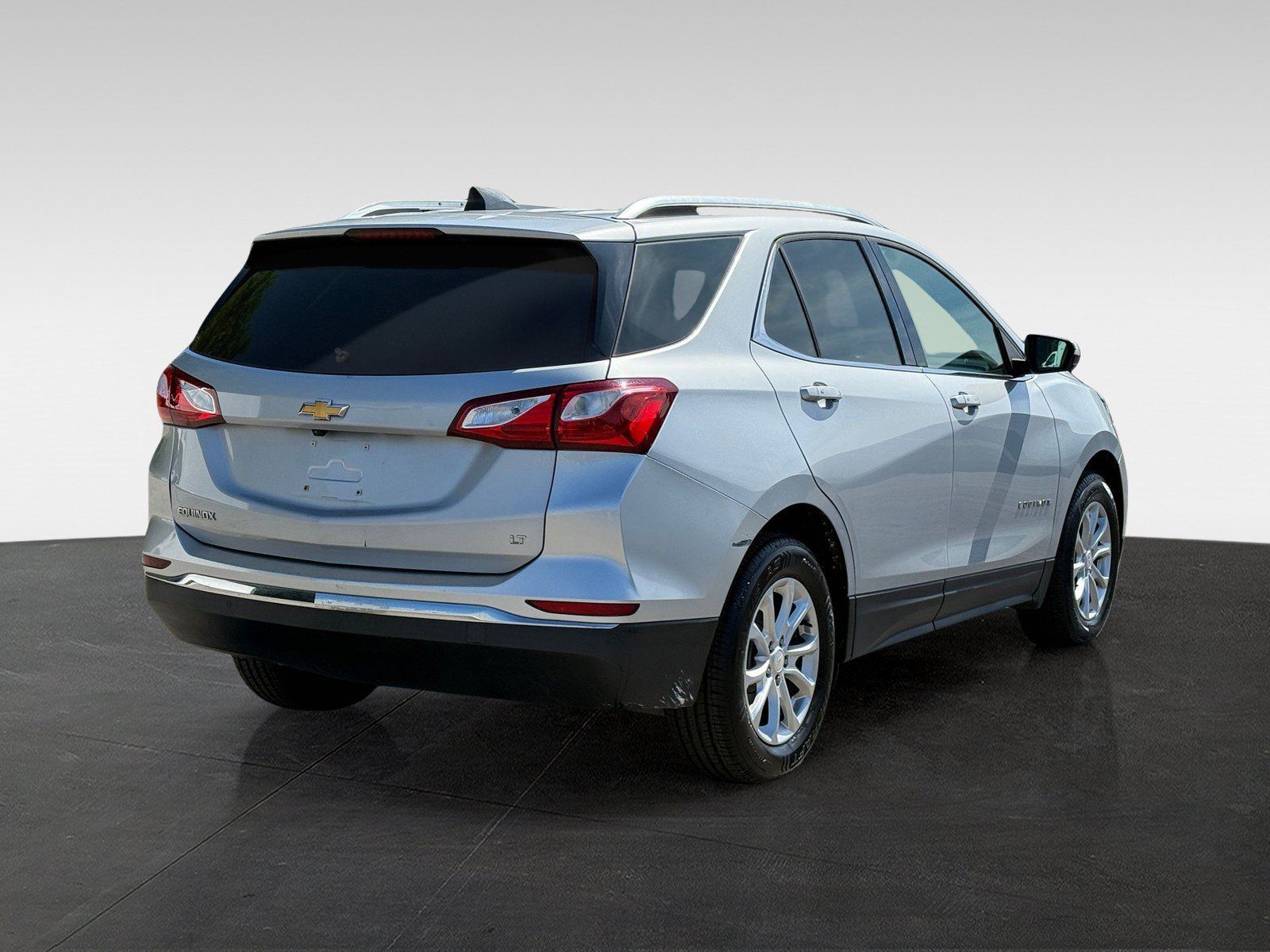 Used 2018 Chevrolet Equinox LT w/ Sun & Infotainment Package FWD image 5