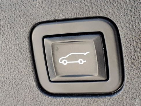 Used 2023 GMC Yukon XL SLT image 29