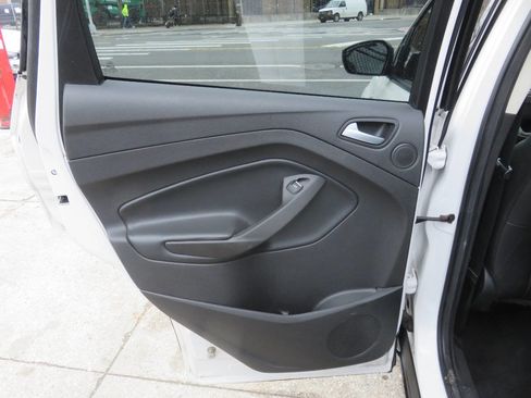 Used 2017 Ford Escape SE w/ Equipment Group 201A image 27