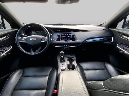 Used 2023 Cadillac XT4 Luxury w/ Cold Weather Package FWD image 16