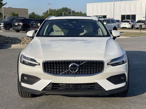 Used 2025 Volvo V60 B5 Cross Country Plus AWD/4WD image 23