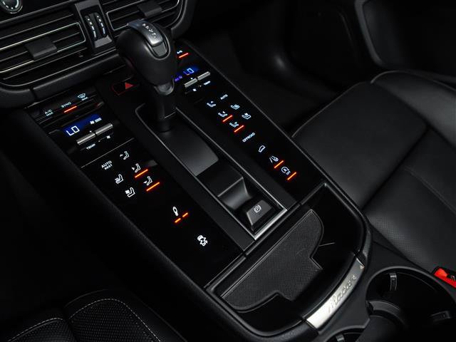 Used 2025 Porsche Macan Turbo AWD/4WD image 26