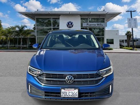 Used 2022 Volkswagen Jetta SEL FWD image 2