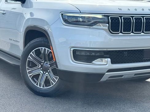 Used 2024 Jeep Wagoneer L Series II RWD image 3