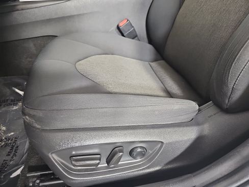 Used 2021 Toyota Camry LE FWD image 25