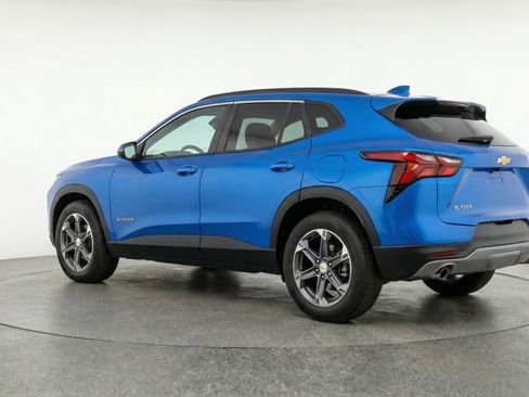 Used 2025 Chevrolet Blazer LT FWD image 6
