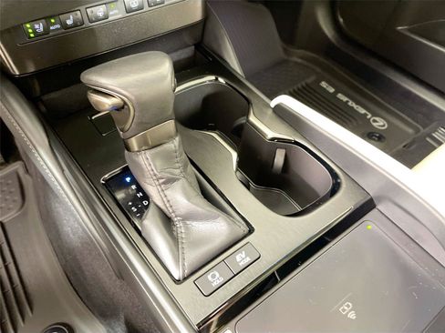 Used 2024 Lexus ES 300h Ultra Luxury w/ Accessory Package (Z1) FWD image 15