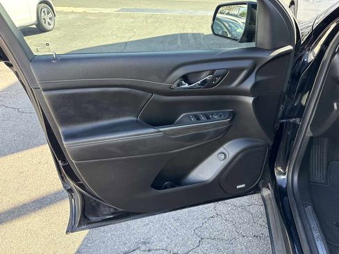 Used 2019 GMC Acadia SLT w/ Black Edition image 12