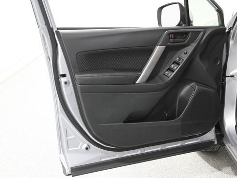 Used 2017 Subaru Forester 2.5i Premium w/ All-Weather Package image 4