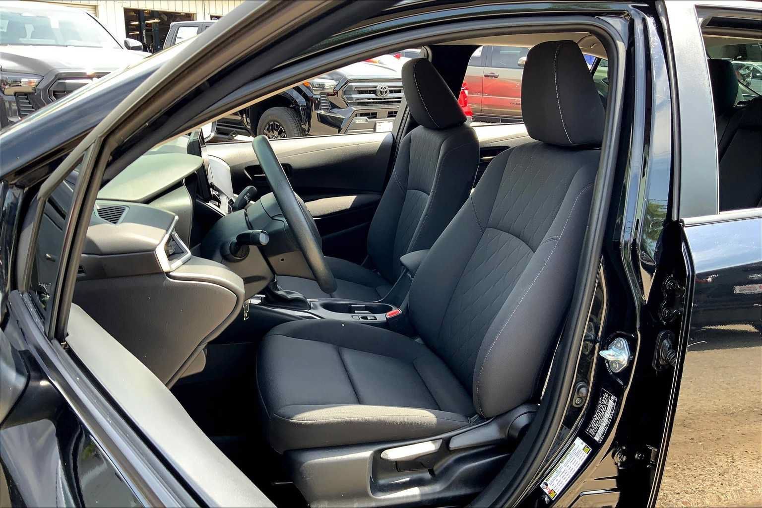 Used 2023 Toyota Corolla LE FWD image 8