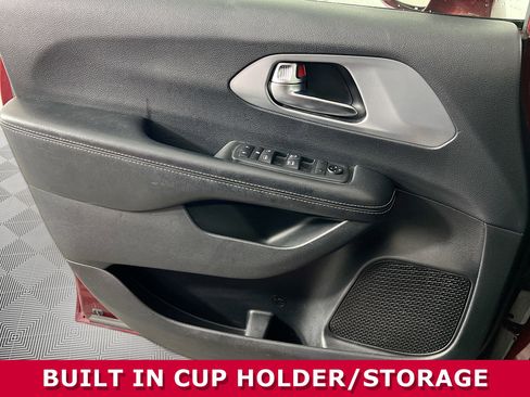 Used 2020 Chrysler Pacifica Touring w/ S Appearance Package FWD image 19