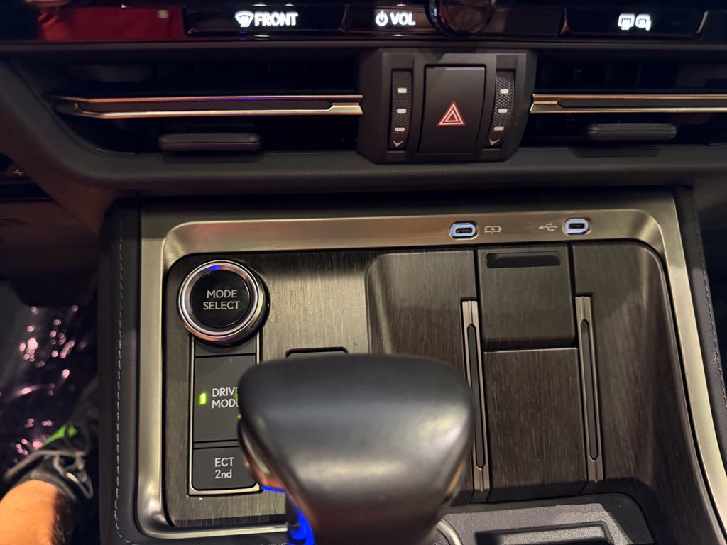Used 2024 Lexus GX 550 w/ Accessory Package (Z1) AWD/4WD image 22