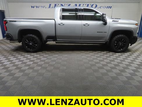 Used 2025 Chevrolet Silverado 2500 LTZ w/ LTZ Plus Package image 2