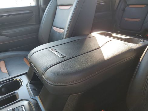 Used 2025 GMC Sierra 2500 AT4 w/ AT4 Premium Plus Package image 87