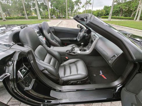 Used 2006 Chevrolet Corvette Convertible w/ Preferred Equipment Group RWD image 32