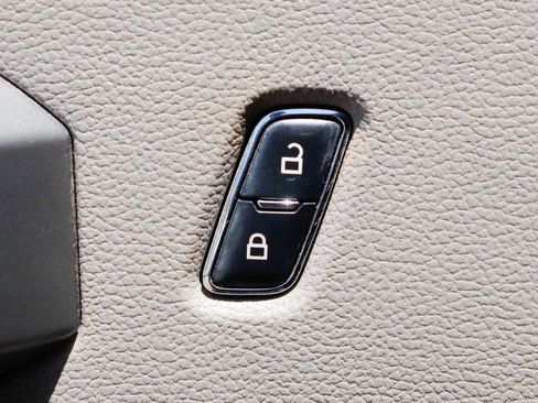 Used 2017 Ford F150 XLT image 15