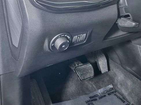 Used 2022 Jeep Compass Latitude w/ Sun and Sound Group AWD/4WD image 10
