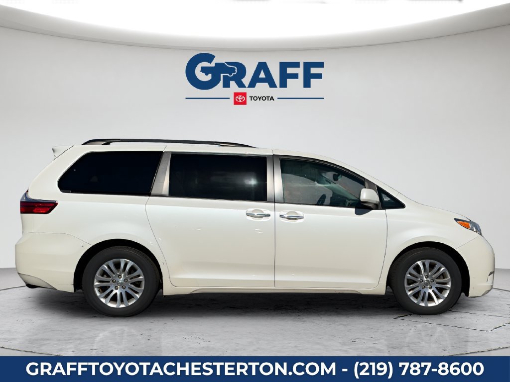 Used 2016 Toyota Sienna XLE FWD image 3