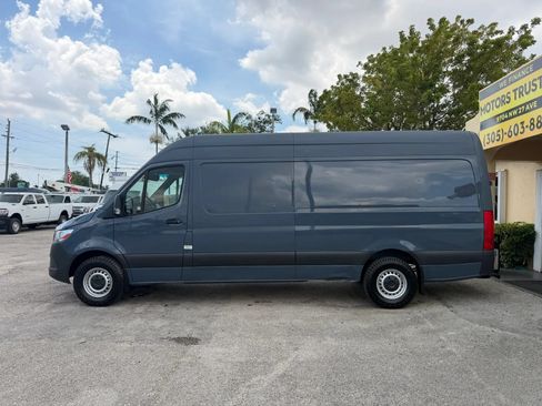 Used 2019 Mercedes-Benz Sprinter 170 image 2