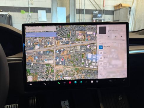 Used 2025 Tesla Model S image 28