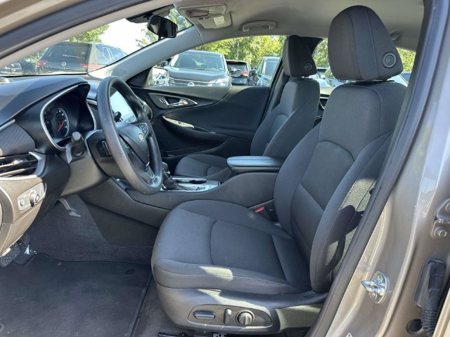 Used 2025 Chevrolet Malibu LT FWD image 14