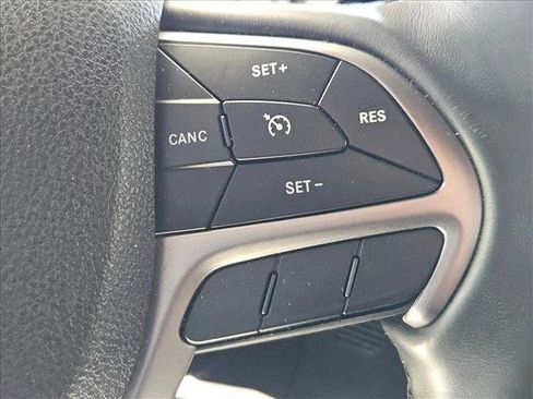 Used 2018 Jeep Grand Cherokee Laredo image 9