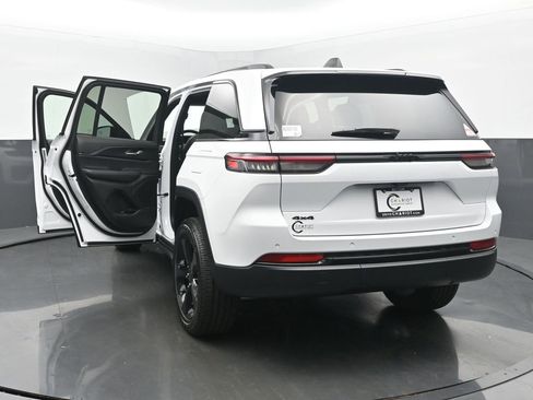 New 2025 Jeep Grand Cherokee Altitude image 56