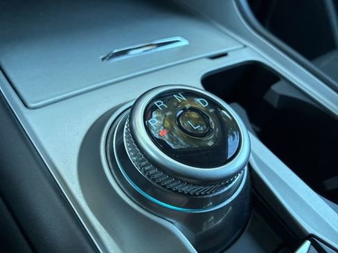 Used 2023 Ford Explorer XLT image 33