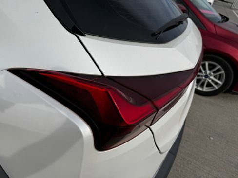 Used 2022 Lexus UX 200 image 7