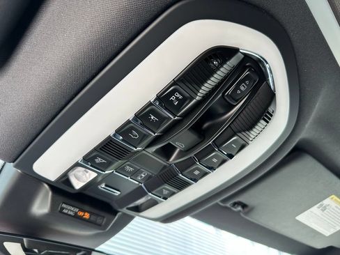 Certified 2026 Porsche Macan AWD/4WD image 25