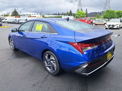 Used 2026 Hyundai Elantra Limited FWD image 3