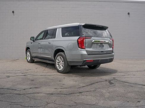 Used 2023 GMC Yukon XL SLT w/ SLT Premium Package AWD/4WD image 3