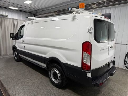 Used 2015 Ford Transit 250 130 Low Roof RWD image 6
