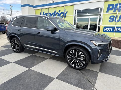 Used 2025 Volvo XC90 B6 Plus image 2