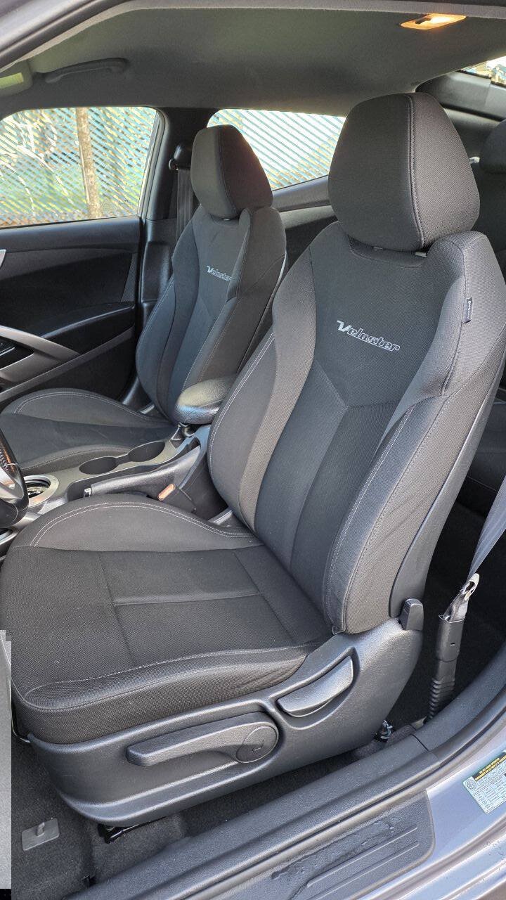 Used 2017 Hyundai Veloster FWD image 9