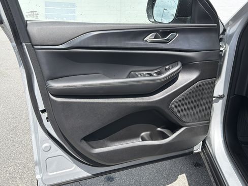 New 2026 Jeep Grand Cherokee Laredo image 12