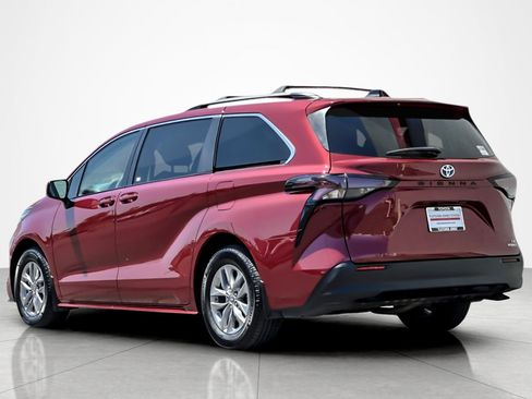 Certified 2023 Toyota Sienna LE w/ LE Plus Package FWD image 3