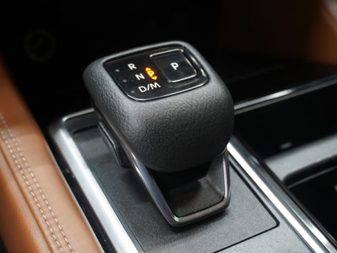 Used 2023 Nissan Pathfinder Platinum w/ Lighting Package (N93) FWD image 28