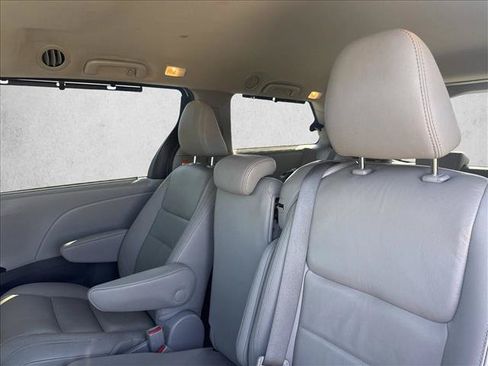 Used 2020 Toyota Sienna XLE FWD image 19