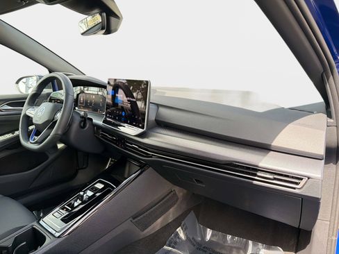 Used 2025 Volkswagen Golf 2.0T image 27