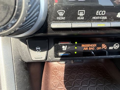Used 2021 Toyota RAV4 Limited w/ Limited Grade Weather Package AWD/4WD image 17