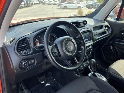 Used 2018 Jeep Renegade Altitude AWD/4WD image 28