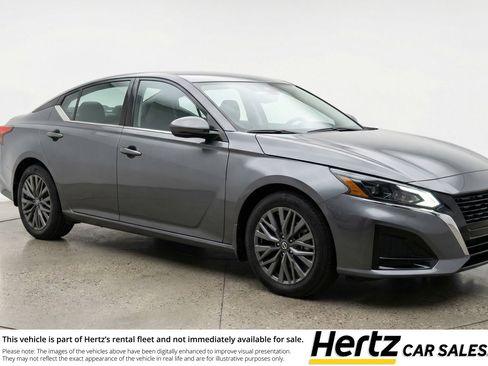 Used 2025 Nissan Altima 2.5 SV FWD image 1