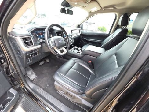 Used 2024 Ford Expedition XLT image 12