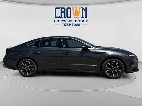 Used 2025 Hyundai Sonata SEL FWD image 2